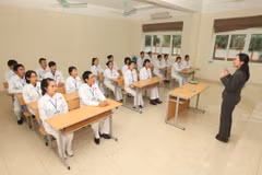Một buổi học tiếng Nhật của lớp đào tạo điều dưỡng viên theo chương trình hợp tác Việt Nam-Nhật Bản. (Ảnh: Anh Tuấn/TTXVN)