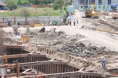 Dự án vẫn tiếp tục triển khai trong khi chưa khắc phục hậu quả. (Ảnh: Xuân Tình/Vietnam+)