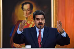 Tổng thống Venezuela Nicolas Maduro phát biểu tại cuộc họp báo ở Caracas ngày 25/1/2019. (Ảnh: AFP/TTXVN)