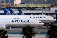 Máy bay của Hãng hàng không United Airlines tại sân bay quốc tế Los Angeles, California, Mỹ, ngày 1/10/2020. (Ảnh: AFP/TTXVN)