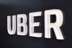 Biểu tượng Uber tại trụ sở ở San Francisco, California, Mỹ. (Ảnh: AFP/TTXVN)