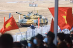 [Photo] Đội tuyển Xe tăng Việt Nam thi đấu chung kết Tank Biathlon