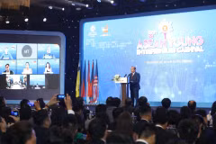 Phó Thủ tướng Thường trực Chính phủ Trương Hòa Bình phát biểu chào mừng. (Ảnh: Văn Điệp/TTXVN)