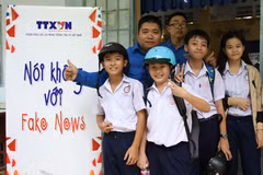 Dự án tuyên truyền "Nói không với Fake News" của Thông tấn xã Việt Nam đã tiếp tục lan tỏa tới các học sinh vùng đất sen hồng Đồng Tháp. (Ảnh: Bùi Như Trường Giang/TTXVN)