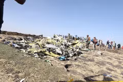 Hiện trường vụ tai nạn máy bay Boeing 737-8 MAX của Hãng hàng không Ethiopia tại thị trấn Bishoftu, cách Addis Ababa khoảng 45km. (Ảnh: THX/TTXVN)
