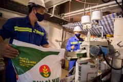Người lao động PVCFC. (Ảnh: Vietnam+)