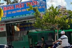 Khám xét 1 cơ sở của Công ty Trách nhiệm hữu hạn Hasa Mặt Trời. (Nguồn: Báo Bình Thuận)