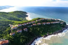 Khu du lịch Laguna Lăng Cô từ trên cao nhìn xuống. (Nguồn: lagunalangco)