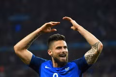 Tiền đạo Pháp Olivier Giroud, người hùng đóng góp hai bàn trong chiến thắng đậm đà của đội chủ nhà. (Nguồn: EPA/TTXVN) 