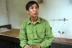 Đại úy Thiên kể lại về tổ công tác "huyền thoại". (Ảnh: Hùng Dũng Bách/Vietnam+)