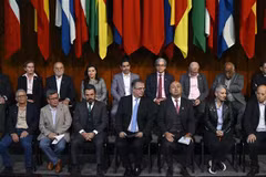 Các đại biểu tham gia vòng đàm phán hòa bình thứ hai giữa Chính phủ Colombia và Nhóm vũ trang Quân đội giải phóng quốc gia Colombia (ELN) ở Mexico City, Mexico ngày 13/2/2023. (Ảnh: AFP/TTXVN)
