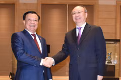 Bí thư Thành uỷ Hà Nội Đinh Tiến Dũng và Bí thư Thành ủy Bắc Kinh Doãn Lực. (Ảnh: Tiến Trung/PV TTXVN tại Trung Quốc)