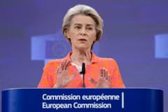 Chủ tịch Ủy ban châu Âu Ursula von der Leyen phát biểu tại cuộc họp báo ở Brussels, Bỉ, ngày 15/5/2023. (Ảnh: AFP/TTXVN)