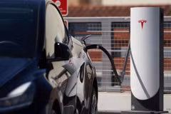 Người mua xe điện GM được sử dụng hệ thống sạc pin Tesla. (Nguồn: Getty Images)