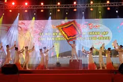 Hoạt cảnh tài tử ca múa Đêm Chiêu Anh. (Ảnh: Lê Huy Hải/TTXVN)