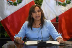 Tổng thống Peru Dina Boluarte trong cuộc họp báo ở Lima ngày 10/2/2023. (Ảnh: AFP/TTXVN)