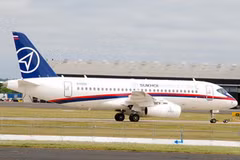 Máy bay chở khách Sukhoi Superjet-100 tại Triển lãm hàng không quốc tế Farnborough. (Nguồn: rian.ru)