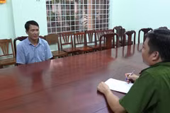 Đối tượng Chu Văn Thảo là nghi can trong vụ án ra đầu thú tại cơ quan công an. (Ảnh : Nguyễn Văn Việt/TTXVN)