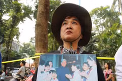 Bà Trần Thu Trang đi từ Tiền Giang ra Hà Nội viếng nguyên Tổng Bí thư Đỗ Mười. (Ảnh: Lê Minh Sơn/Vietnam+)