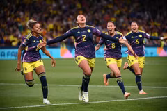 Niềm vui của các cầu thủ Colombia sau khi ghi bàn thắng vào lưới Đội tuyển Đức. (Ảnh: AFP/TTXVN)