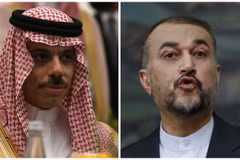 Ngoại trưởng Saudi Arabia, Hoàng tử Faisal Bin Farhan (trái) đã điện đàm với người đồng cấp Iran Hossein Amir Abdollahian. (Nguồn: AFP)