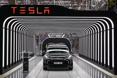 Một mẫu xe của hãng Tesla tại nhà máy ở Gruenheide, Đức. (Ảnh: AFP/TTXVN)