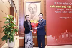 [Photo] Lễ tiếp nhận bức tranh chân dung Chủ tịch Hồ Chí Minh