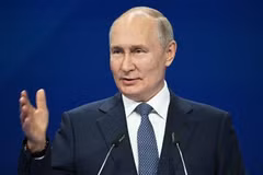 Tổng thống Nga Vladimir Putin phát biểu tại một sự kiện ở Moskva ngày 4/10/2023. (Ảnh: AFP/TTXVN)