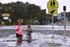 Cảnh ngập lụt do bão Idalia tại Crystal River, bang Florida, Mỹ ngày 30/8/2023. (Ảnh: AA/TTXVN)