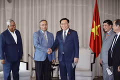 Chủ tịch Quốc hội tiếp, làm việc với lãnh đạo các tập đoàn Bangladesh