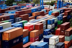 Kho bãi chứa container tại Cảng Cát Lái, thành phố Thủ Đức, Thành phố Hồ Chí Minh. (Ảnh: Hồng Đạt/TTXVN)