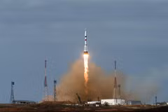 Tàu vũ trụ Soyuz MS-16, mang theo các nhà du hành vũ trụ của NASA Chris Cassidy và Anatoly Ivanishin cùng Ivan Vagner của Nga lên làm việc trên trạm vũ trụ quốc tế ISS, rời bệ phóng tại sân bay vũ trụ Baikonur thuộc Kazakhstan, ngày 9/4/2020. (Nguồn: AFP/