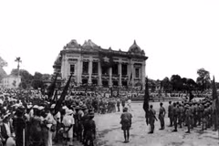 Những ngày Tháng Tám sôi sục ở Thủ đô Hà Nội. Cách mạng Tháng Tám mở ra một thời đại mới ở Việt Nam, thời đại nhân dân Việt Nam làm chủ đất nước, làm chủ vận mệnh của chính mình. (Ảnh: TTXVN) 
