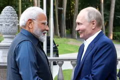 Thủ tướng Ấn Độ Narendra Modi (trái) và Tổng thống Nga Vladimir Putin tại cuộc gặp ở Moskva ngày 8/7/2024. (Ảnh: ANI/TTXVN)