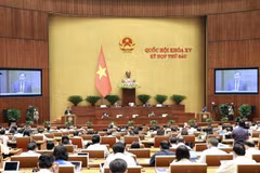 Ủy viên Ủy ban Thường vụ Quốc hội, Chủ nhiệm Ủy ban Quốc phòng và An ninh của Quốc hội Lê Tấn Tới trình bày Báo cáo giải trình, tiếp thu, chỉnh lý dự thảo Luật Căn cước. (Ảnh: Doãn Tấn/TTXVN) 