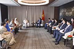 Chủ tịch Quốc hội Vương Đình Huệ tiếp Tổng Bí thư Đảng Cộng sản Bangladesh Shah Alam. (Ảnh: Doãn Tấn/TTXVN)