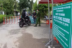 Một chốt kiểm soát của vùng xanh tại Hậu Giang. (Ảnh: Hồng Thái/TTXVN) 