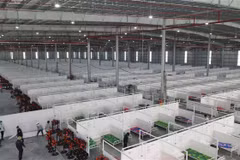 Giường bệnh chuẩn bị thu dung điều trị bệnh nhân COVID-19 tại Bệnh viện dã chiến Thới Hòa ( thị xã Bến Cát, tỉnh Bình Dương). (Ảnh: TTXVN) 