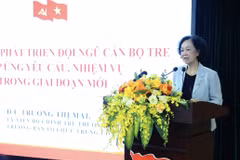 Thường trực Ban Bí thư, Trưởng ban Tổ chức Trung ương Trương Thị Mai truyền đạt chuyên đề “Công tác xây dựng phát triển đội ngũ cán bộ trẻ đáp ứng yêu cầu, nhiệm vụ trong giai đoạn mới.” (Ảnh: Minh Đức/TTXVN)