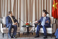 Chủ tịch Quốc hội Vương Đình Huệ tiếp Chủ tịch Hội Hữu nghị Bangladesh-Việt Nam Shamsher M. Chowdhury. (Ảnh: Doãn Tấn/TTXVN)
