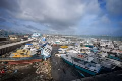 Tàu cá bị phá hủy do bão Beryl tại Barbados ngày 1/7/2024. (Ảnh: CNN/TTXVN)