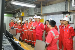 Tổng Giám đốc PVEP Trần Hồng Nam kiểm tra tình hình hoạt động tại các dự án. (Ảnh: PV/Vietnam+)