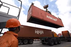 Hoạt động thông quan, thúc đẩy xuất nhập khẩu. (Ảnh: Đức Duy/Vietnam+)