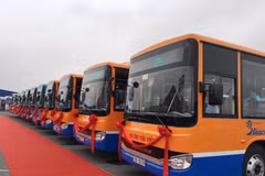 Hà Nội vừa chính thức đưa vào vận hành hai tuyến xe buýt mới 89 và 90. (Ảnh: Việt Hùng/Vietnam+)