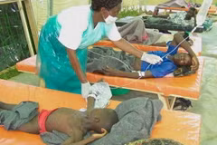 Điều trị cho bệnh nhân dịch tả tại Malawi. (Nguồn: malawi24.com)