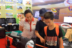 Người dân Thủ đô hào hứng chiêm ngưỡng sức mạnh của CSND Việt Nam