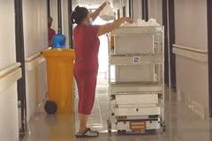VIBOT 2 - "Tình nguyện viên" đắc lực tại các bệnh viện dã chiến