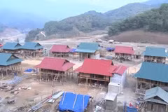 [Video] Thanh Hóa: Sống bên nhà máy thủy điện với ước mơ có điện