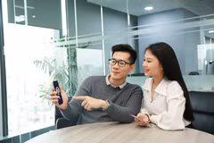 Khách hàng dễ dàng mở tài khoản BIDV SmartBanking online chỉ với một phút thao tác trên điện thoại. (Ảnh: Vietnam+)