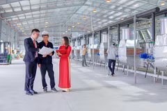 Cán bộ Agribank làm việc với doanh nghiệp. (Ảnh: PV/Vietnam+)